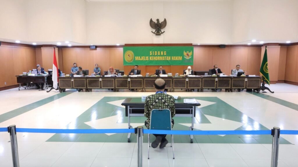 ky ma berhentikan mantan ketua pengadilan negeri ini penyebabnya thumbnail