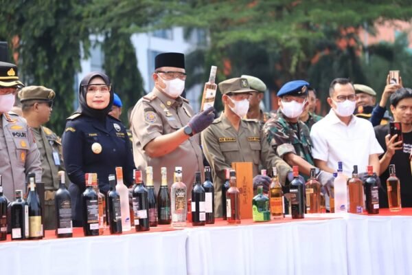 Pemkab Bogor dan Bea Cukai Jawa Barat Musnahkan 1,8 Juta Batang Rokok Ilegal, Selamatkan Potensi Kerugian Negara Rp1,4 Miliar 567439417 18418306003112717 6692361276826147418 n