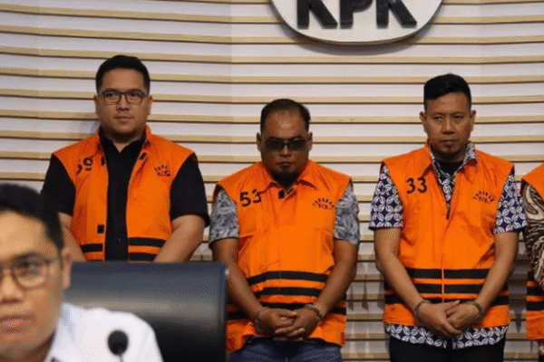 KPK Tahan 4 Tersangka Baru dalam Kasus Korupsi Hibah Pokmas Pemprov Jatim, Total 21 Orang Terjerat Screenshot 2025 10 04 085204