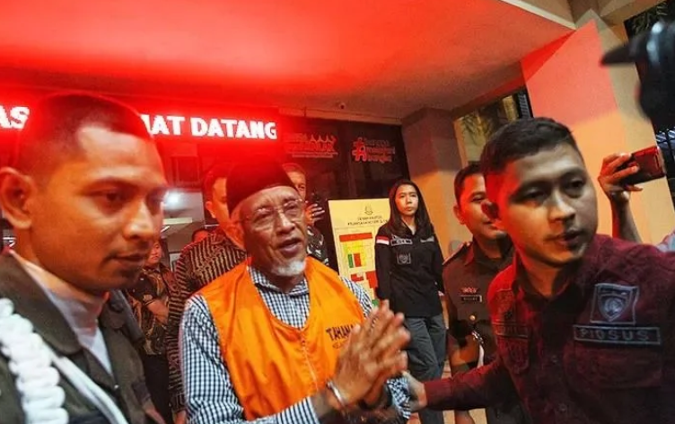 Bupati Sleman Dua Periode, Sri Purnomo, Resmi Ditahan Terkait Dugaan Korupsi Dana Hibah Pariwisata 2020 1 Screenshot 2025 10 29 151113