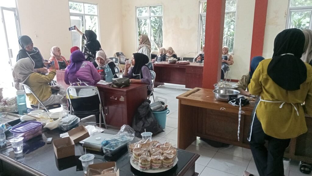 Desa Tugu Bandung Terima Bantuan Alat Pengolahan Hasil Panen, Dorong Ekonomi dan Kemandirian Warga 2 WhatsApp Image 2025 10 11 at 21.55.50 421f2d9d