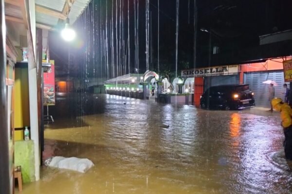 Hujan Deras Picu Banjir dan Longsor di Purabaya, Akses Jalan Sukabumi-Sagaranten Terputus WhatsApp Image 2025 10 21 at 23.08.58