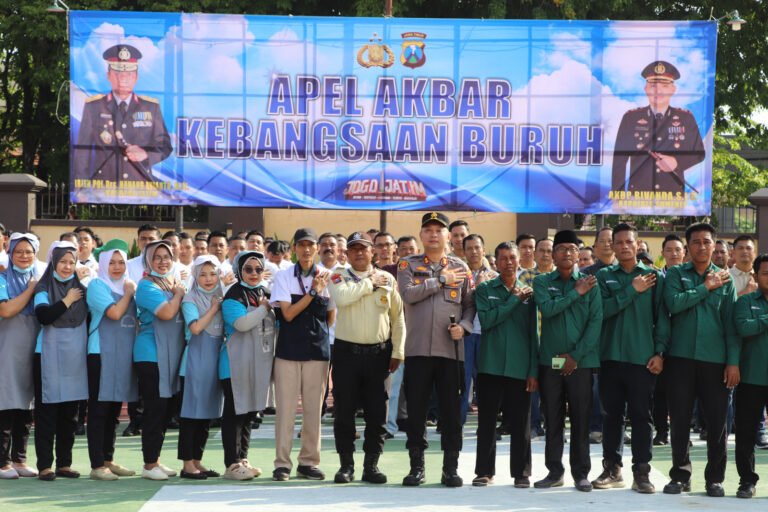 Sinergi Buruh dan Polri, Kapolres Sumenep Kobarkan Semangat Persatuan di Apel Akbar Kebangsaan WhatsApp Image 2025 10 23 at 13.17.17