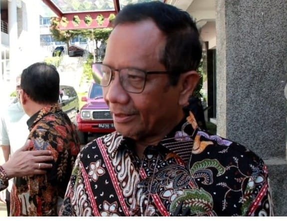 Mahfud MD Tegaskan Tak Akan Laporkan Dugaan Pembengkakan Biaya Kereta Cepat ke KPK “Sudah Diketahui Sejak Lama” 5 WhatsApp Image 2025 10 28 at 07.50.40 66a2dbc0