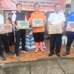 PWI Peduli dan Perhutani Salurkan Bantuan untuk Korban Banjir dan Longsor di Cisolok Sukabumi WhatsApp Image 2025 10 29 at 20.38.24