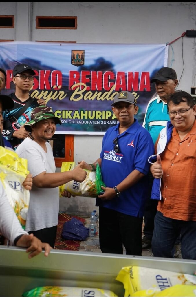 Iman Adinugraha Kunjungi Lokasi Banjir Sukabumi Bawa Bantuan dan Doa untuk Warga Cisolok–Cikakak 2 WhatsApp Image 2025 10 30 at 11.15.58