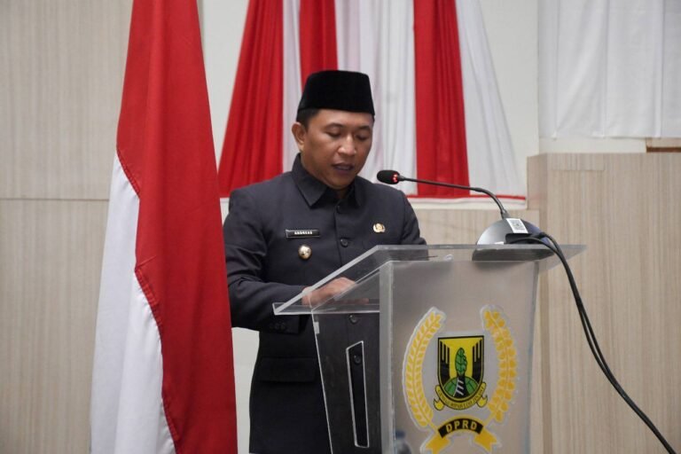 Bupati Sampaikan Jawaban atas Pandangan Umum Fraksi dalam Paripurna DPRD Sukabumi
