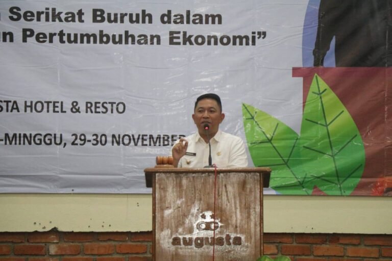 Wabup Sukabumi Buka Rakerwil KSBSI Jabar dan Konfercab FSB KIKES Sukabumi