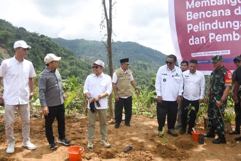Menko A. Muhaimin Tinjau Pemulihan Bencana Cisolok, Pemerintah Bangun Puluhan Rumah untuk Warga Terdampak