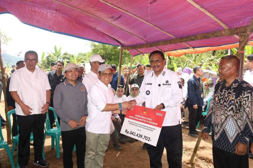 Menko A. Muhaimin Tinjau Pemulihan Bencana Cisolok, Pemerintah Bangun Puluhan Rumah untuk Warga Terdampak 3 WhatsApp Image 2025 11 28 at 10.03.21 1