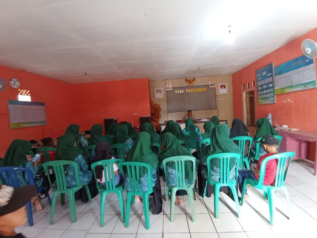 Pemdes Pagelaran Salurkan Insentif dan Operasional PKK, Perkuat Peran Perempuan Desa 3 WhatsApp Image 2025 12 13 at 09.05.09