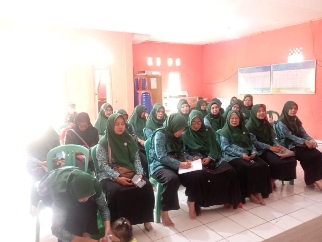 Pemdes Pagelaran Salurkan Insentif dan Operasional PKK, Perkuat Peran Perempuan Desa 2 WhatsApp Image 2025 12 13 at 09.05.10