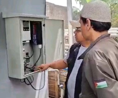 KOLABORASI UNIVERSITAS TELKOM BANDUNG DAN DIKTISAINTEK HASILKAN RUMAH PRODUKSI BUDIDAYA JAMUR OTOMATIS YANG RAMAH LINGKUNGAN (MANDIRI ENERGI) DI DESA BOJONGSARI 3 WhatsApp Image 2025 12 16 at 10.59.50 c6cd4e5f