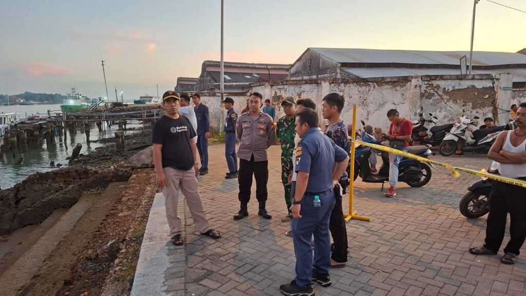 Polsek Kalianget Dukung Ketahanan Pangan Melalui Pengecekan Tanaman Sayuran di Desa Kalianget Timur 3 WhatsApp Image 2026 06 15 at 11.22.34 1