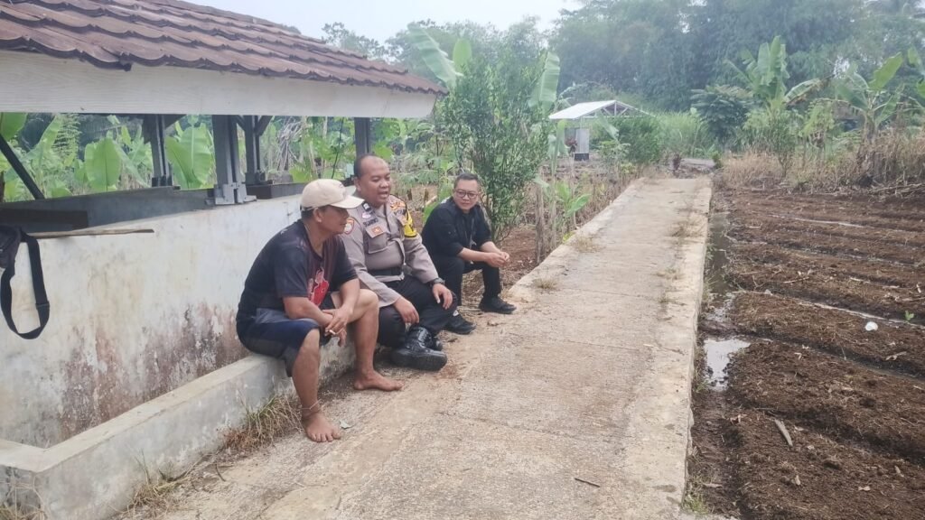 Jaga Kondusivitas Wilayah, Bhabinkamtibmas Desa Semplak Sambangi Para Kepala Dusun 2 WhatsApp Image 2026 08 02 at 6.58.38 PM