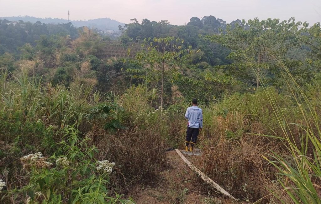 Gercep, Polsek Cidadap Bersama Forkopimcam, Damkar dan Warga Tangani Kebakaran Alang-Alang dan Pohon Bambu 3 WhatsApp Image 2026 09 17 at 09.02.082