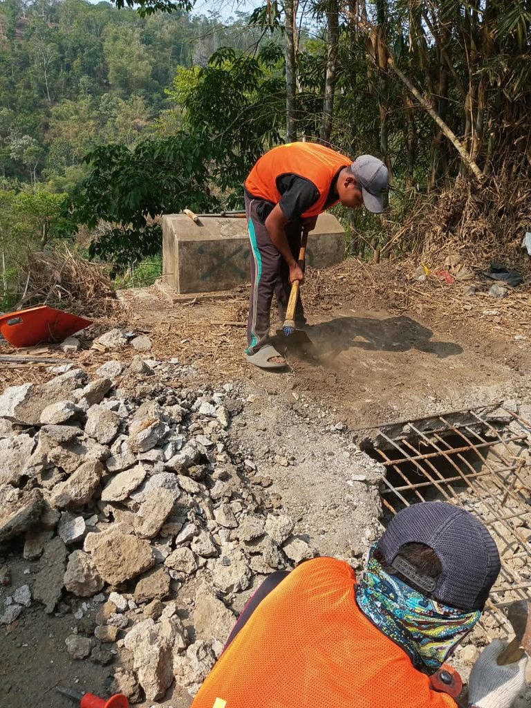 Perkim Kabupaten Sukabumi Dipertanyakan, Material Jadi Sorotan: Konsultan Pengawas dan PPK Kemana? 2 WhatsApp Image 2026 10 05 at 18.24.44 768x1024 1