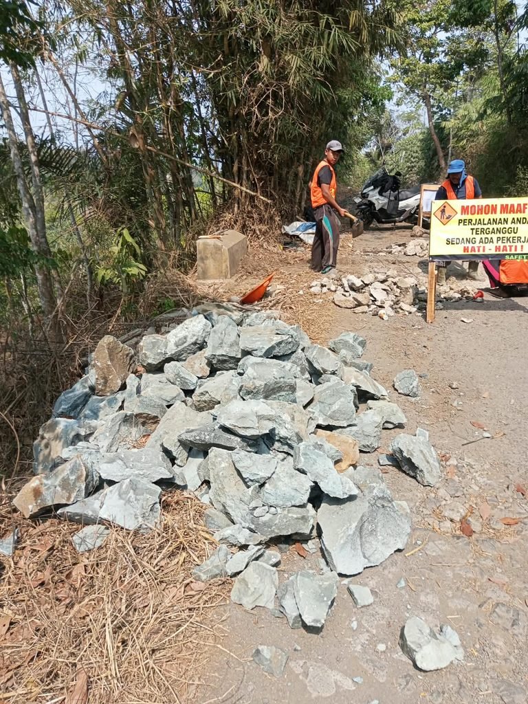 Perkim Kabupaten Sukabumi Dipertanyakan, Material Jadi Sorotan: Konsultan Pengawas dan PPK Kemana? 5 WhatsApp Image 2026 10 05 at 18.24.45 1 768x1024 1