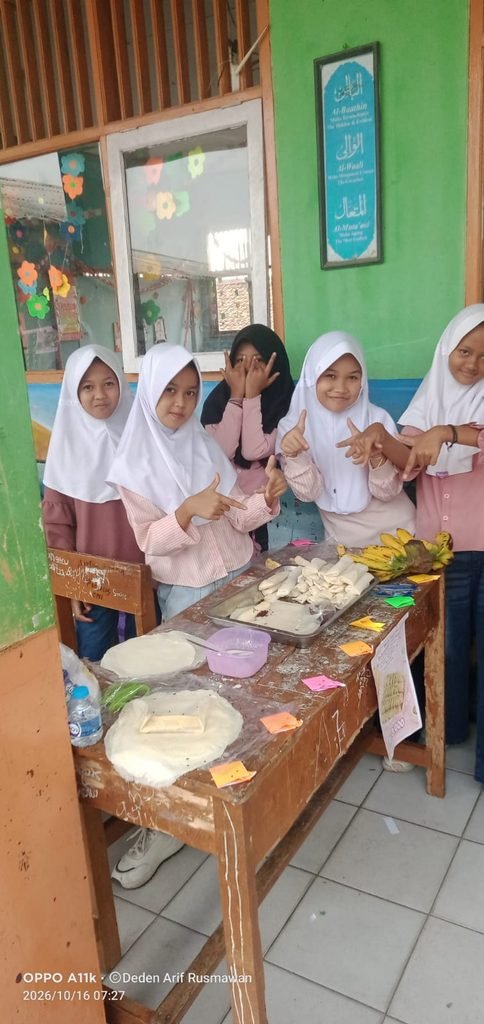 SDN 2 Purabaya Tanamkan Jiwa Wirausaha Sejak Dini, Siswa Belajar Mandiri, Berkolaborasi, dan Berkarya dengan Gembira 3 WhatsApp Image 2026 10 17 at 09.55.26 2